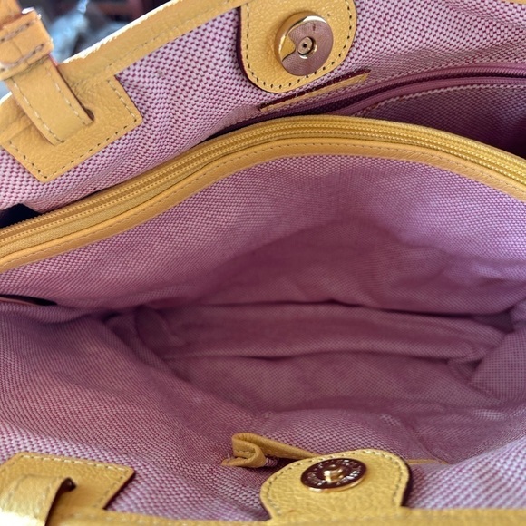 Dooney & Bourke NWT Medium East/West Pale Yellow Pebble Leather Tote - Picture 5 of 9